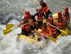 Hafta sonu rafting yoğunluğu