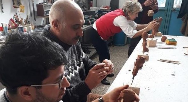 Atölyesinin kapısını sanatseverlere açtı