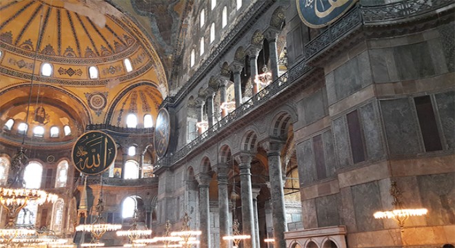 Ayasofya Camii ibadete açıldı