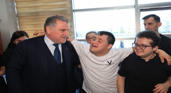 Bakan Bak, down sendromlu milli sporculara başarılar diledi