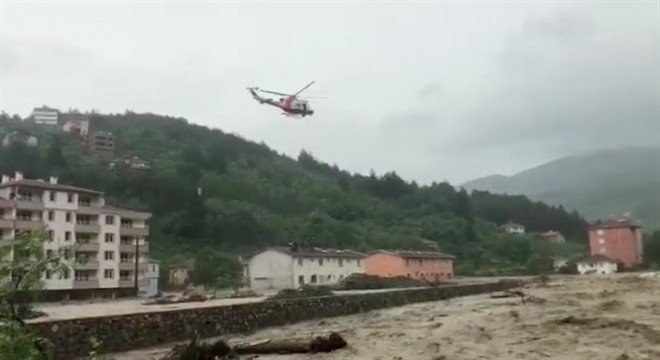 Batı Karadeniz de mahsur kalanlar helikopterle kurtarıldı
