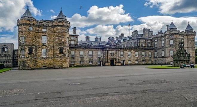 Cambridge Dükü ve Düşesi, Holyroodhouse Sarayı’nda ev sahipliği yaptı