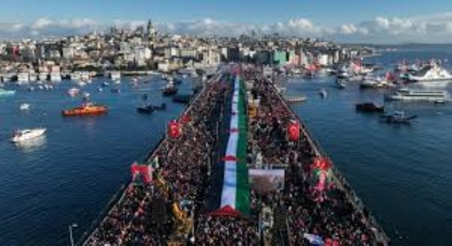 Galata Köprüsü’nde Filistin İçin 520 Bin Kişilik Eylem