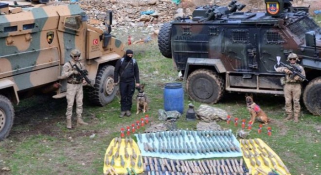 Hakkari ve Van da mühimmat, el bombası, EYP düzenekleri ele geçirildi