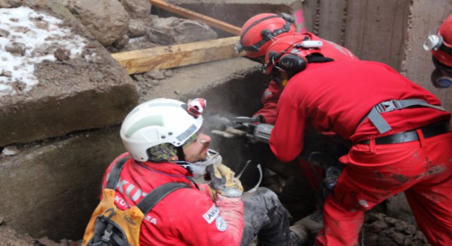 Kayıp iş insanı için arama çalışmalarına katıldı