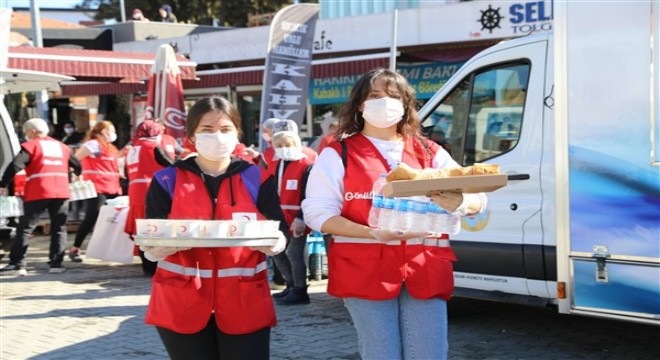 Kızılay dan depremzedelere sıcak yemek