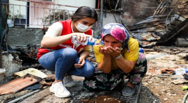 Kızılay, orman yangınlarından etkilenenlere destek oluyor