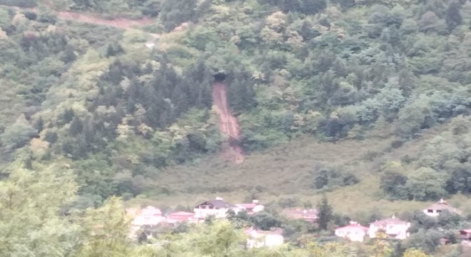 Maçka da 150 metre uzunluğunda heyelan meydana geldi