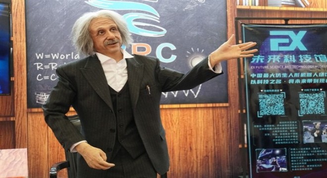 Merhaba, ben robot Albert Einstein