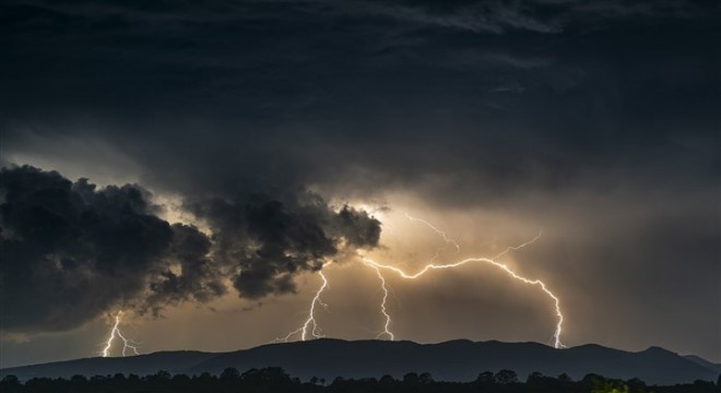 Meteoroloji den gök gürültülü sağanak yağış uyarısı