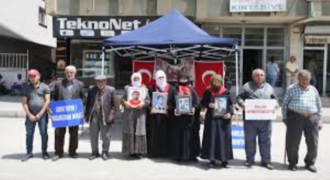 Muş’ta Ailelerin Evlat Nöbeti Sürüyor