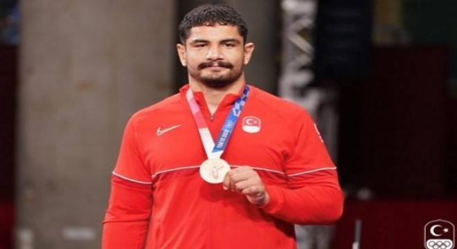 Olimpik Anneler projesinin sporcularından Taha Akgül Bronz Madalya kazandı