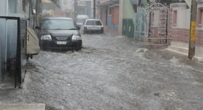 Sel ve su baskınlarında araç içindekiler nasıl davranmalı