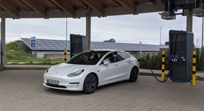 Tesla, Çin’de üretilen Model 3’de ‘süper hızlı akü’ kullanacak