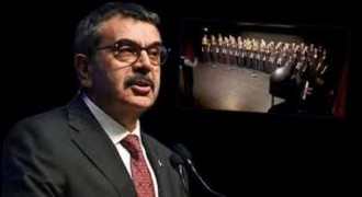 Bakan Tekin'den 'Parla' Marşını Seslendiren Öğrencilere Teşekkür