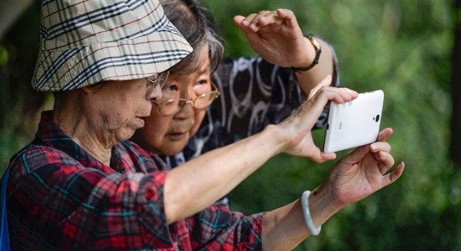 Çin, yaşlı kuşağı dijitalleştirmek için kampanya başlatıyor