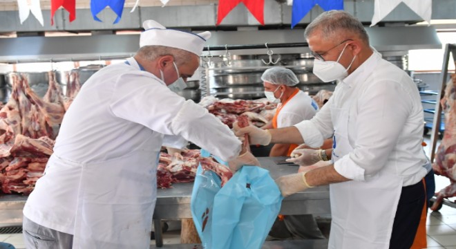 Üsküdar da 5 binden fazla aileye 30 ton kurban eti dağıtıldı