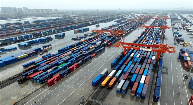 Şubat ayında mal ve hizmet ticaretinde ithalat ve ihracat ölçeği arttı